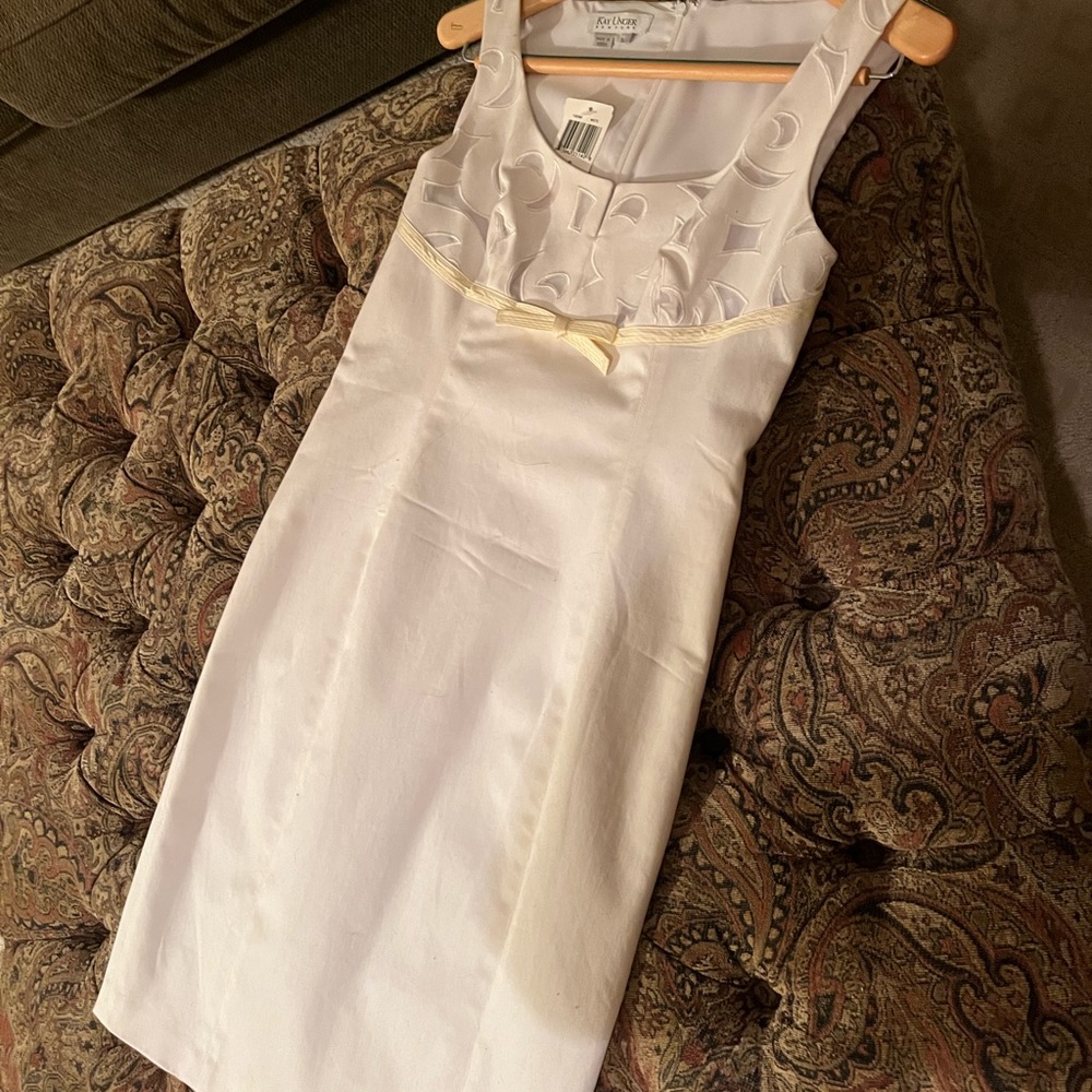 this is a beautiful white Kay Unger New York size 6 dress. Tags on